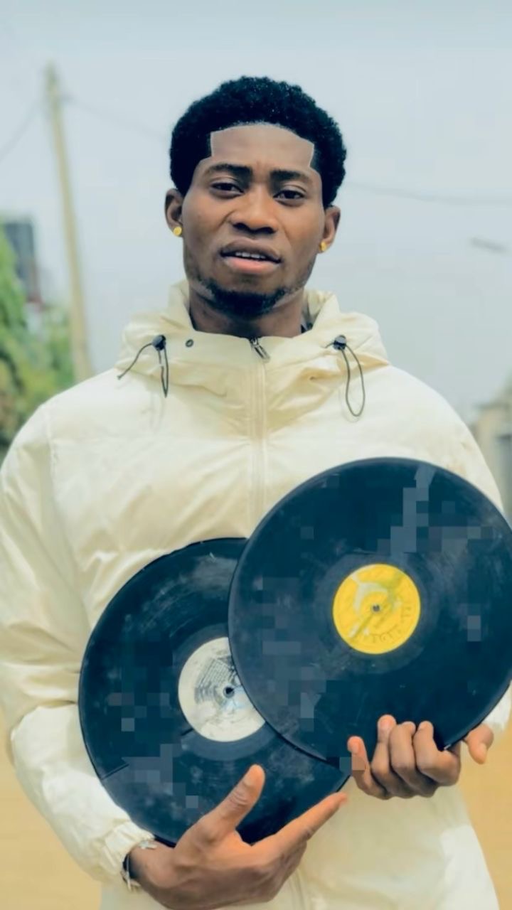 DARAMOLA EMMANUEL (wf Dj spine) - KP